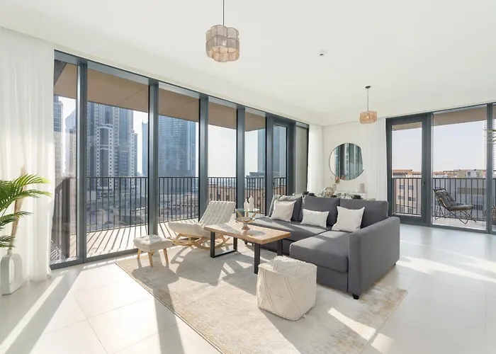 Downtown / Great Location / 2Bdr / 2 Balconies / 10 Min Walk From Dubai Mall