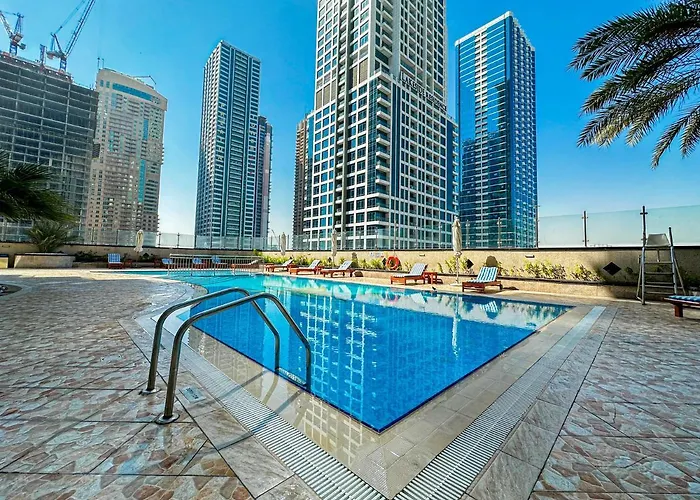 Higuests - Superb Lake Views From This 2Br Apt In Jlt