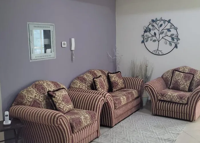 Cozy 2Bhk Near To Dmcc Metro Station -505