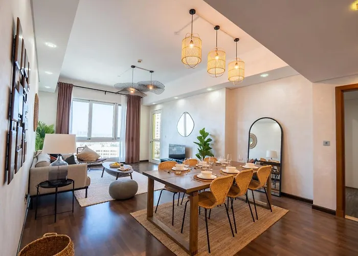 Elegant 2Br Palm Jumeirah Apt With Pool Access
