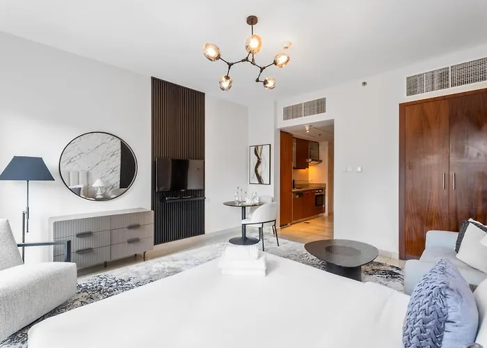 Nasma Luxury Stays - Sophisticated Studio Apartment Near Burj Khalifa