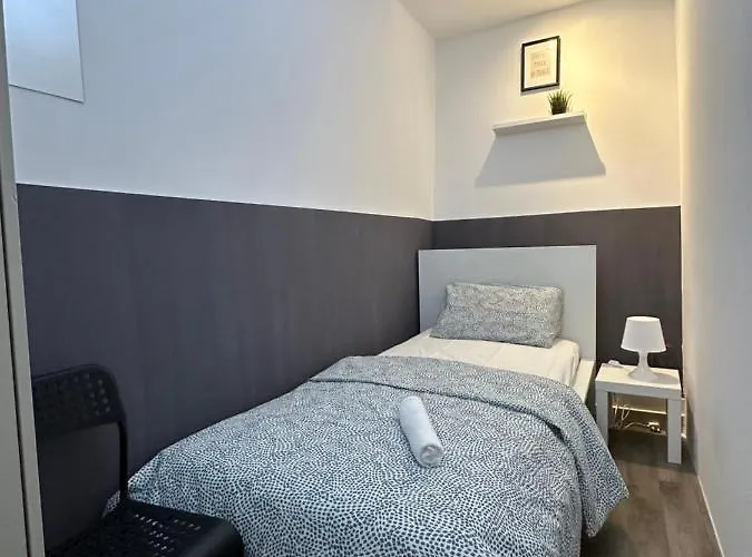 Traveller Partition Room In Al Barsha 1 Near Metro