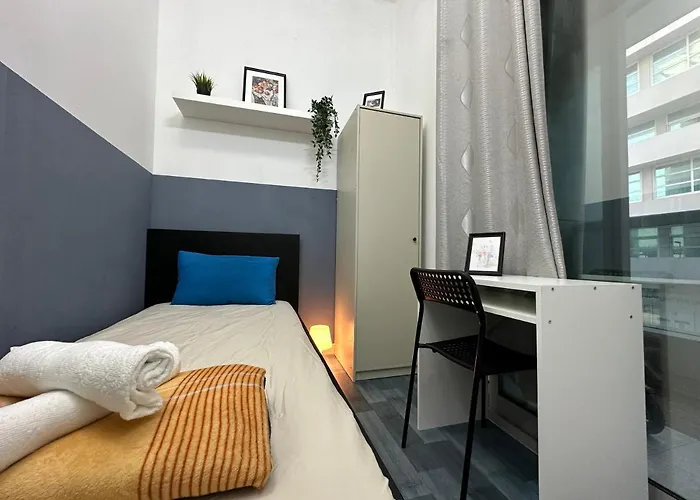 Partition Room 3 Mins To Mashreq Metro