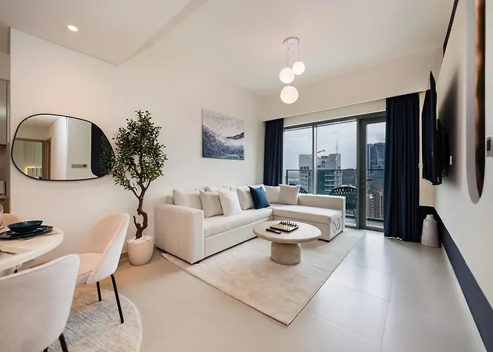 Luxurious 2Br Apt In Downtown Pool And Gym Access