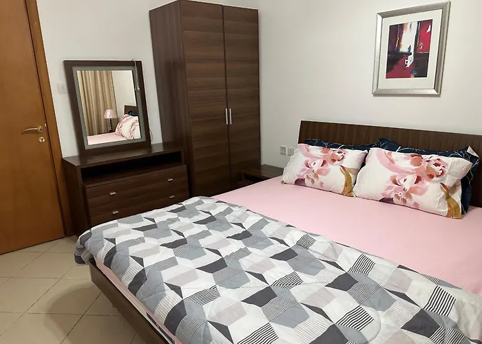 Marina Diamond 2