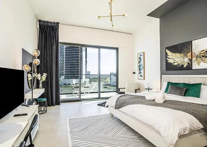 Business Bay Apartment With Stunning Views