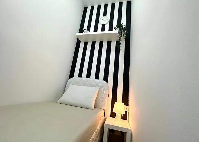 Striped Partition Room In Barsha 1 Near Mall Of The Emirates