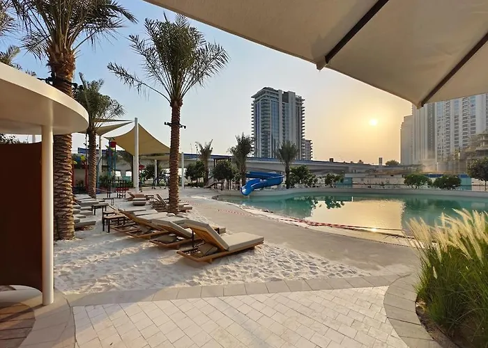 Creek Beachfront Heaven: 1Br Luxe Harbor Flat