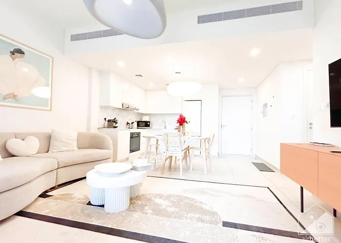 Cozy 1B Escape With Stunning Balcony Views