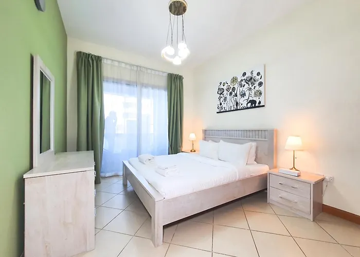 1 Bedroom Facing Pool, Close To Metro Station