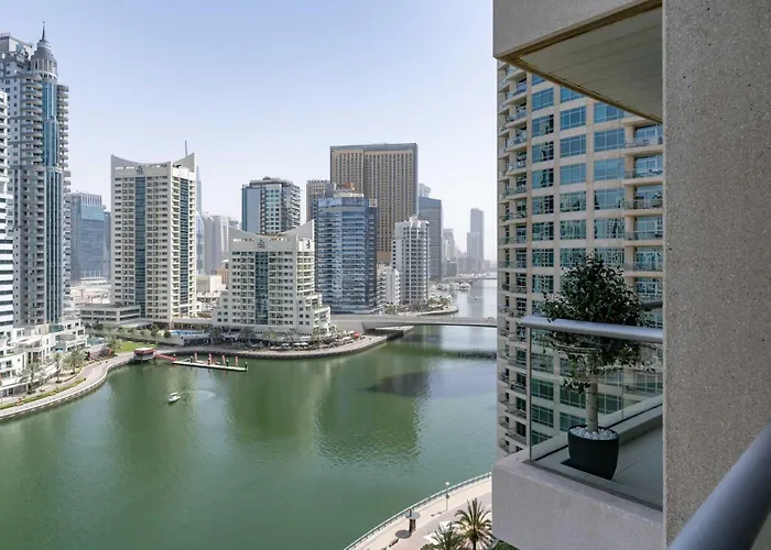 Elegant Spacious Great Location Marina View