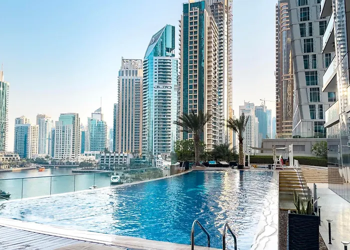 Urban Retreat: Sea View Apartment In Dubai Marina
