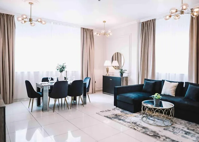 Gorgeous City And Sea Views From A High-Rise Suite