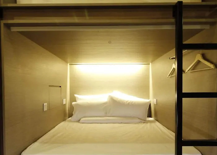 Universe Premium Capsule Hostel 5 Min Walking From Sharaf Dg Metro Station Al Makhool
