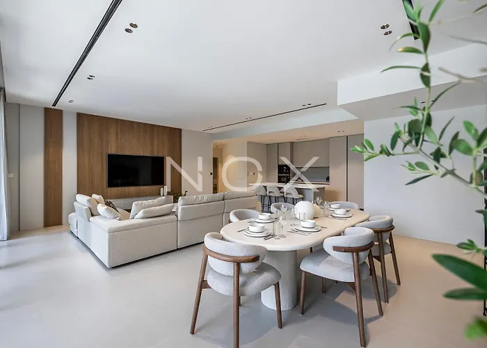 Unwind In Style Of This Grand 2Br Citywalk 12