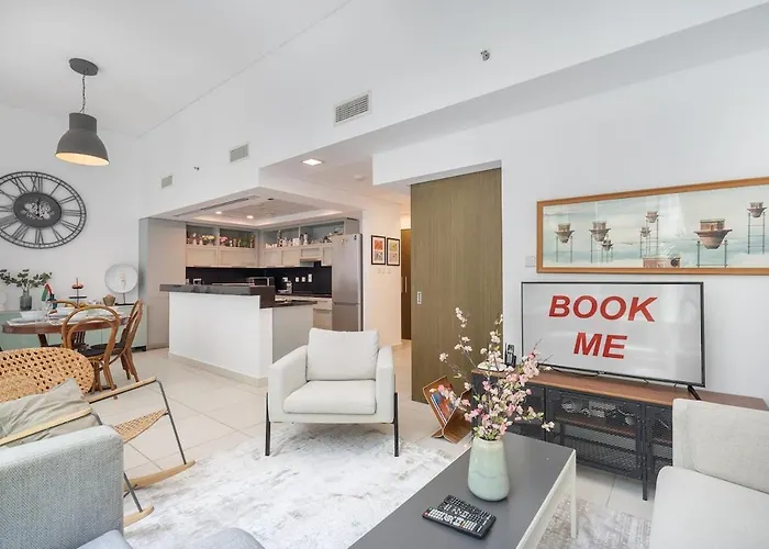 Cozy Loft In Downtown With Greenery View, Sleeps 4