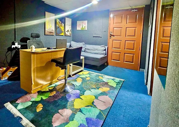 Woodvilla Hostel