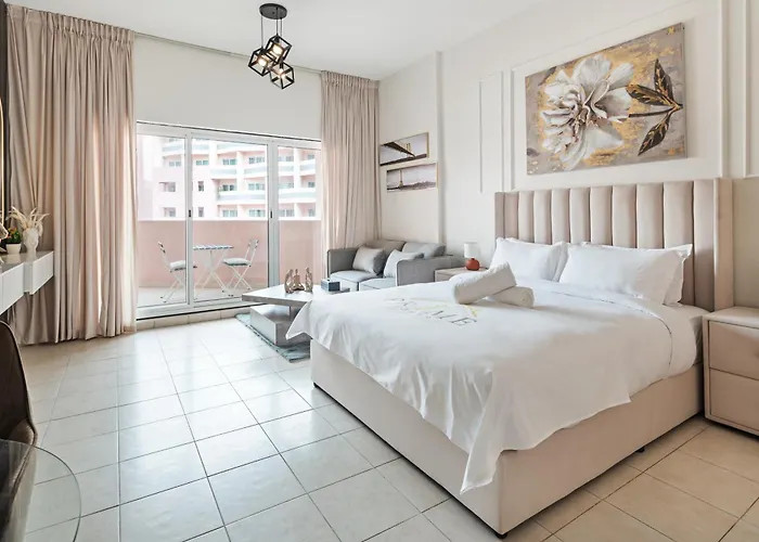 Urban Designer Apt - Family Friendly