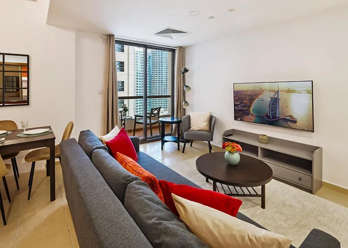 Spacious 5Br Apartment With Maid\'S Room On Jbr Beach - Prime Location, Steps From Shops, Dining & Entertainment - By Sunkissed Holiday Homes