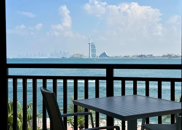 Elegantly Renovated 1Br Apartment At 5 Star Resort