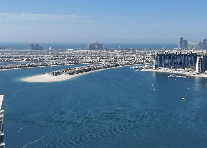 Luxurious Beachfront Apartment With Atlantis And Palm Jumeira Views