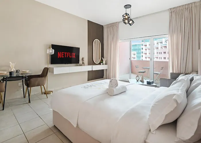 Luxury Studio Near Battua Mall