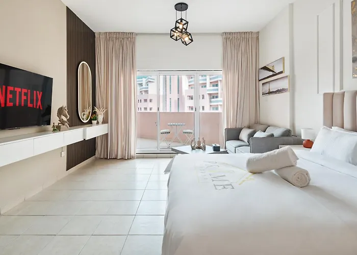 Sunny Studio Perfect For Discovery Gardens Stays