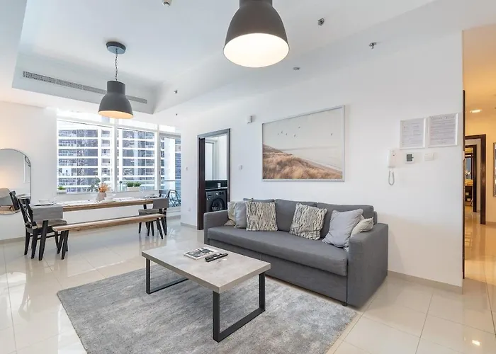 Charming Comfy 2-Bedroom Apartment In Dubai Marina