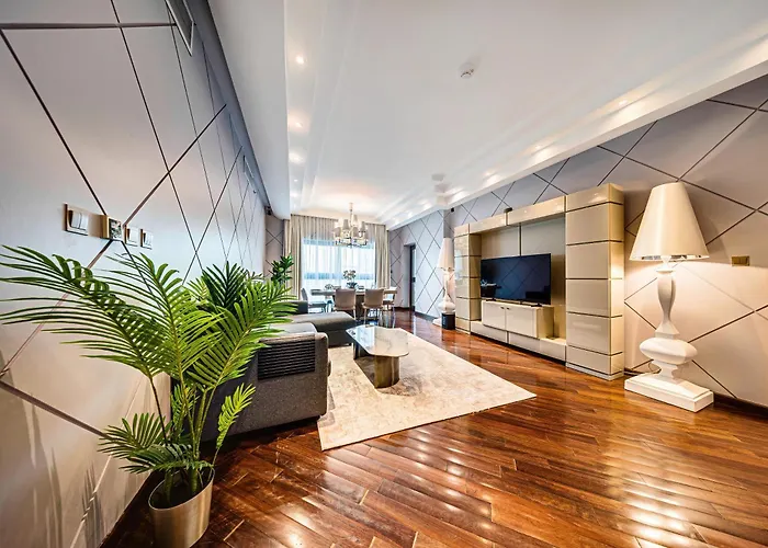 Spacious Family Apartment On The Palm