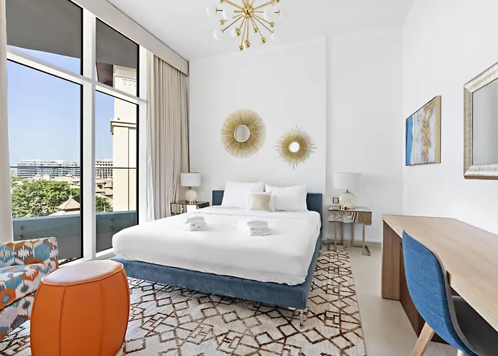 Vayk - Stunning 2-Bedroom Apartment With Sea View & Beach Access