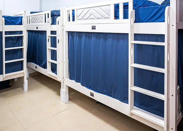 Urban Panda Skyview Homestay Jbr