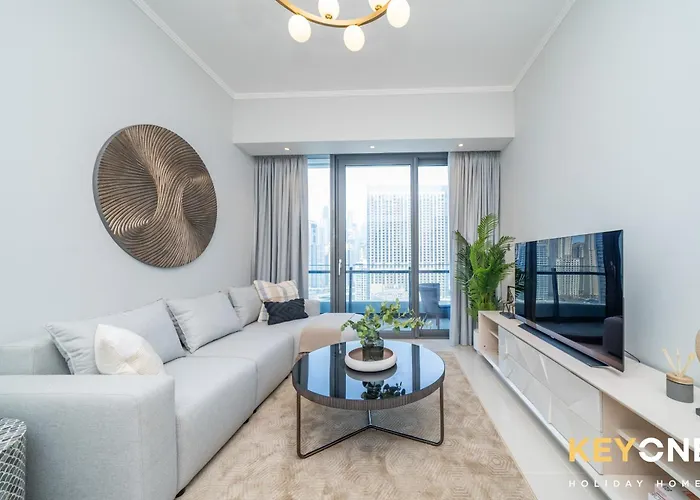 Vibrant Two Bedroom With Full Marina View