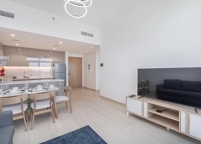 Modern And Peaceful 2 Bedroom In Amber By Azizi
