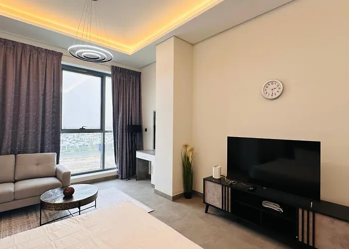 Luxury Studio Apartments Business Bay With Balcony And Free Parking By Belvilla
