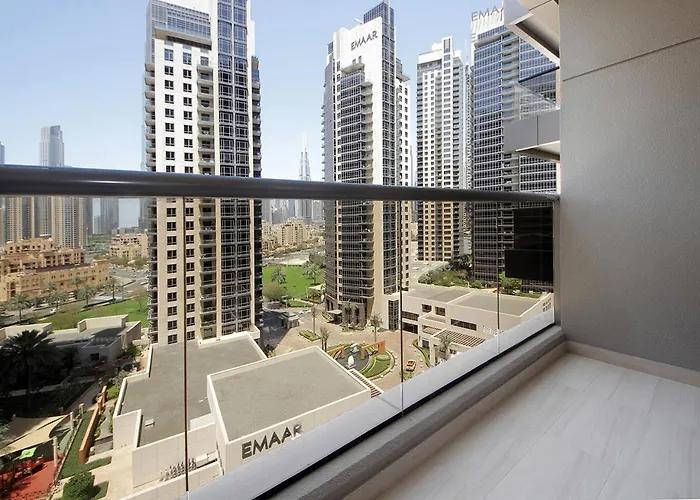 Elegant 2Br With City Views Downtown Dubai Living