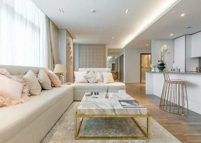 Dhh- Luxurious 1 Bed 4Th Floor Quartz Residence City Walk B1