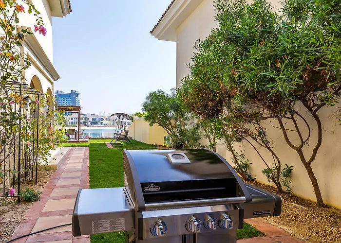 4 Bedroom Garden Villa At Frond O By Deluxe Holiday Homes