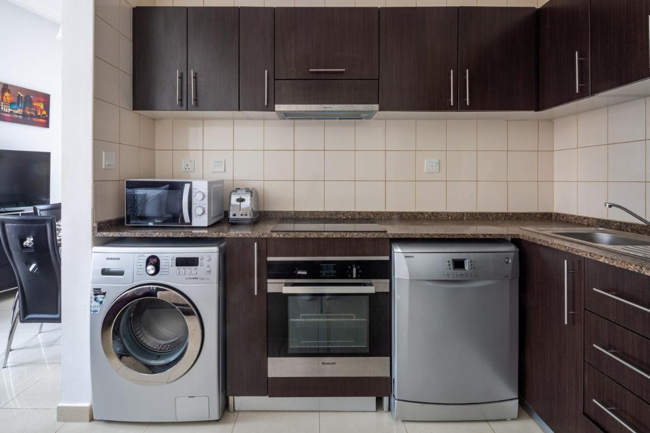 Frank Porter - Bay Central Apartment Dubai
