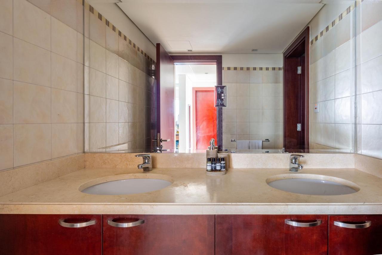 Frank Porter - Marina Tower Apartment Dubai