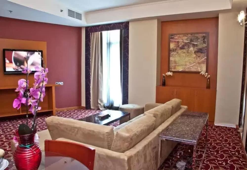 Hotel Ramee Rose 4*