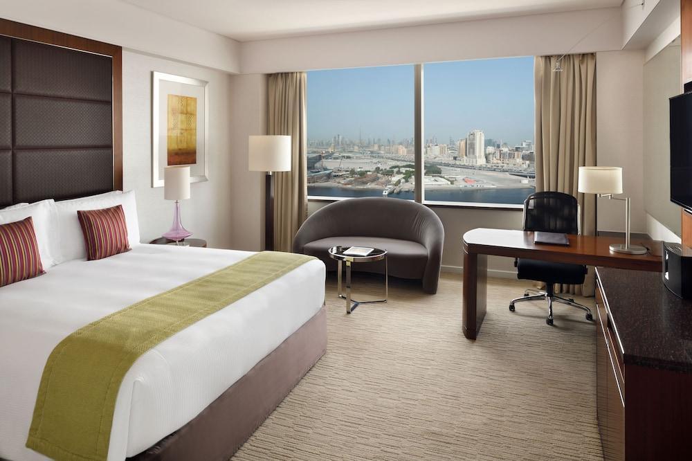 Crowne Plaza Festival Hotel