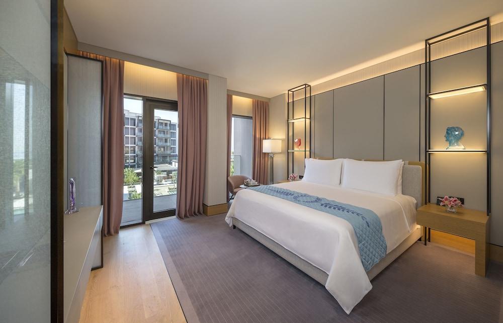 The Residences Caesars Palace Bluewaters Dubai