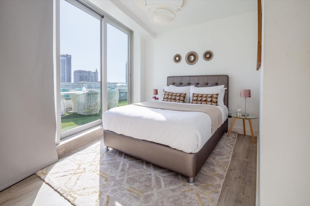Apartment Frank Porter - Damac Waves Dubai