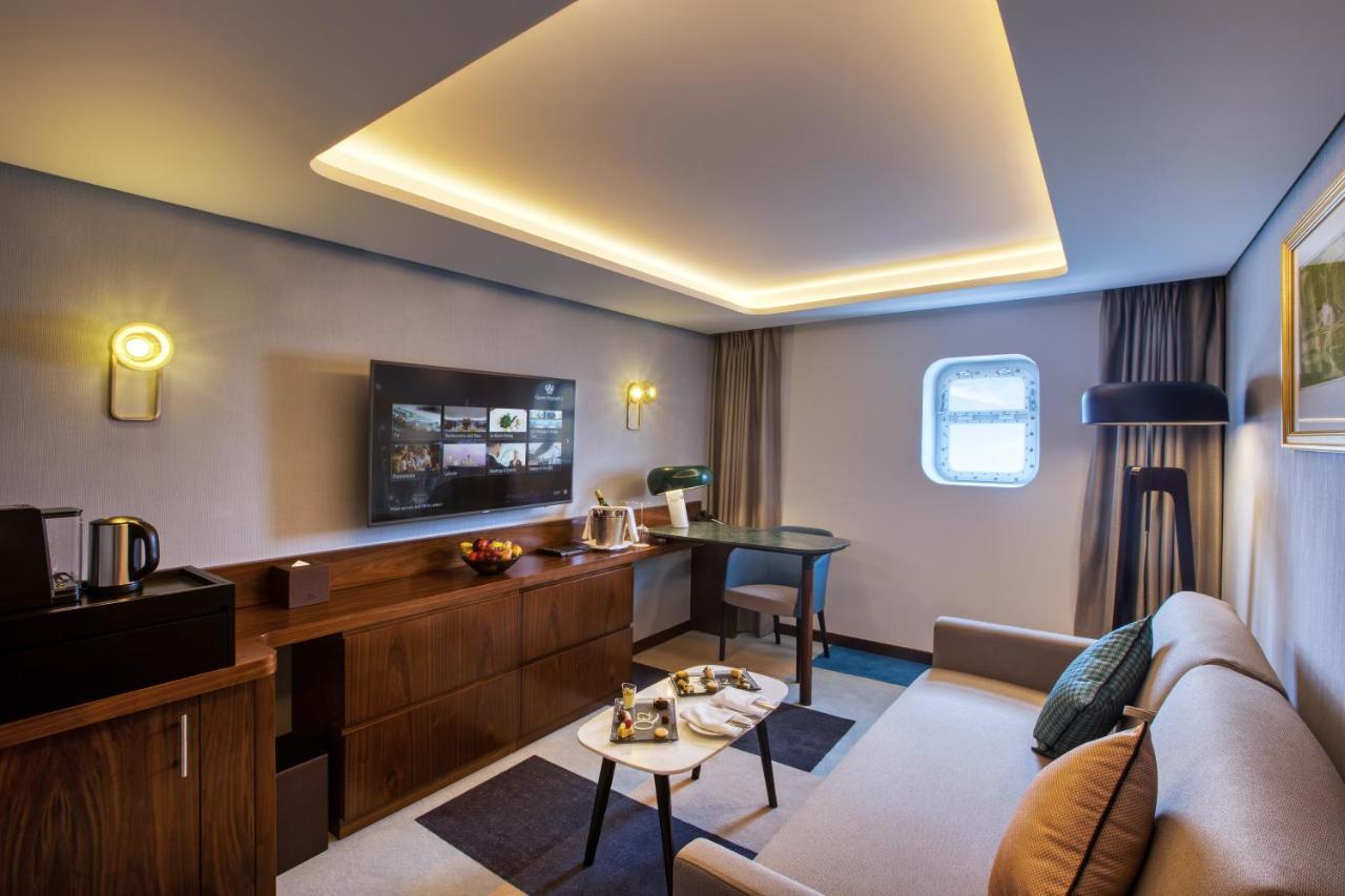 Queen Elizabeth 2 Hotel