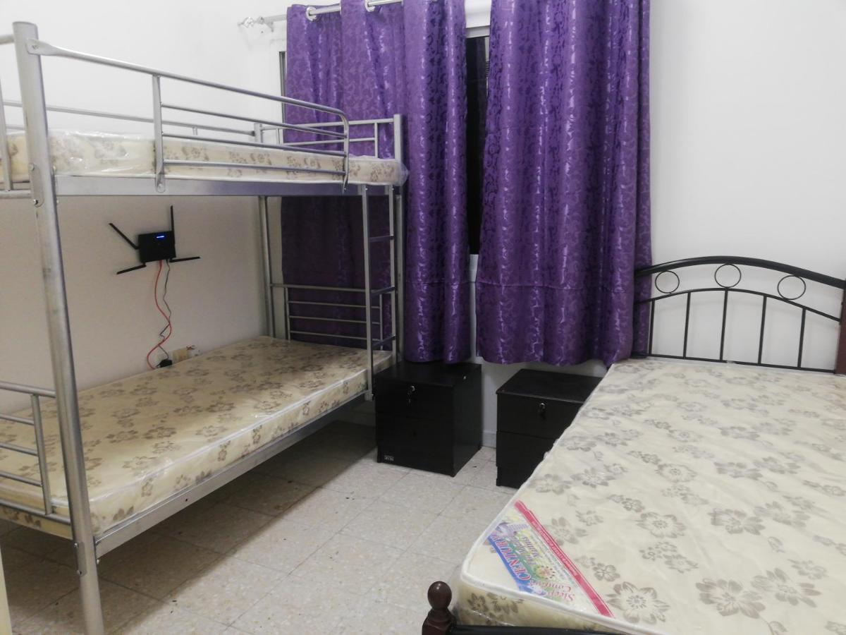 Bed Space For Females Near Metro Station Hostel *