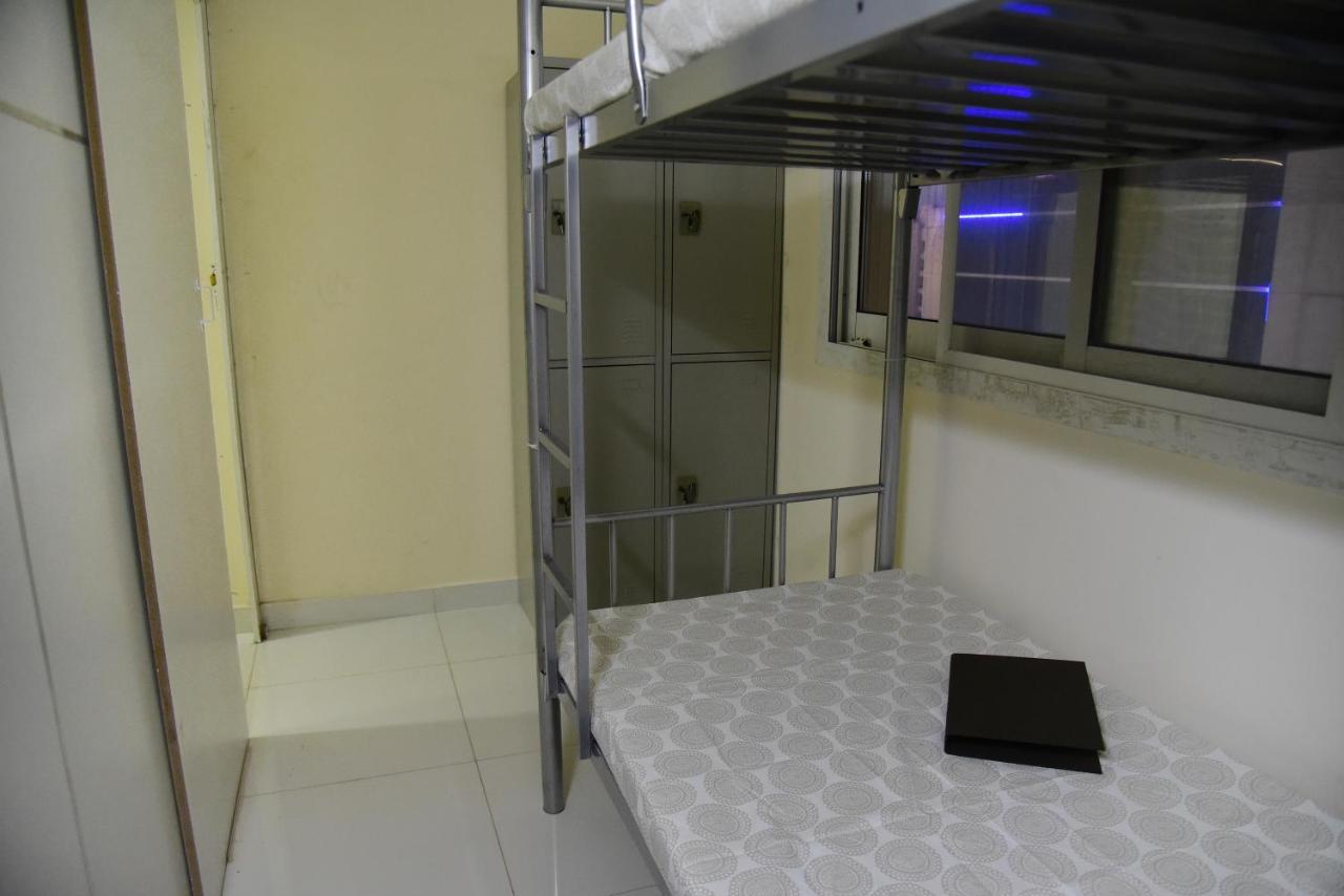 Private Partitioned Nr Mall Of Emirates * Dubai