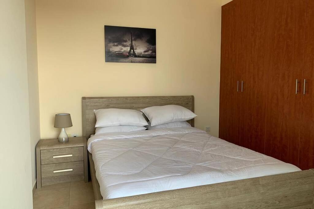 Daire Cozy 2bhk Near To Dmcc Metro Station -505 Dubai