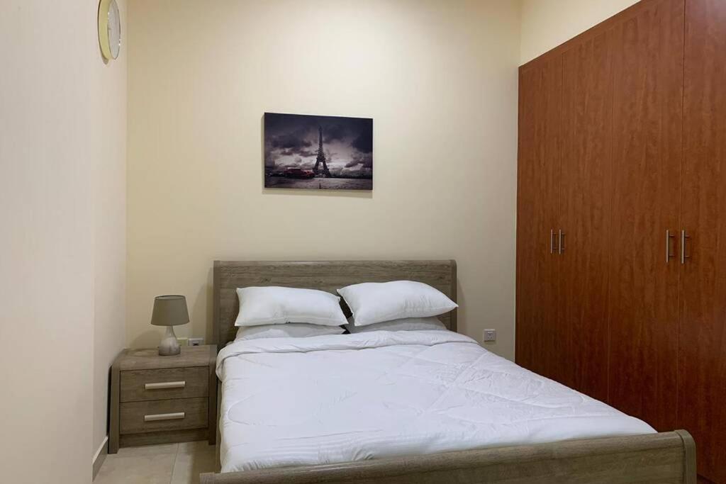 Daire Cozy 2bhk Near To Dmcc Metro Station -505 Dubai
