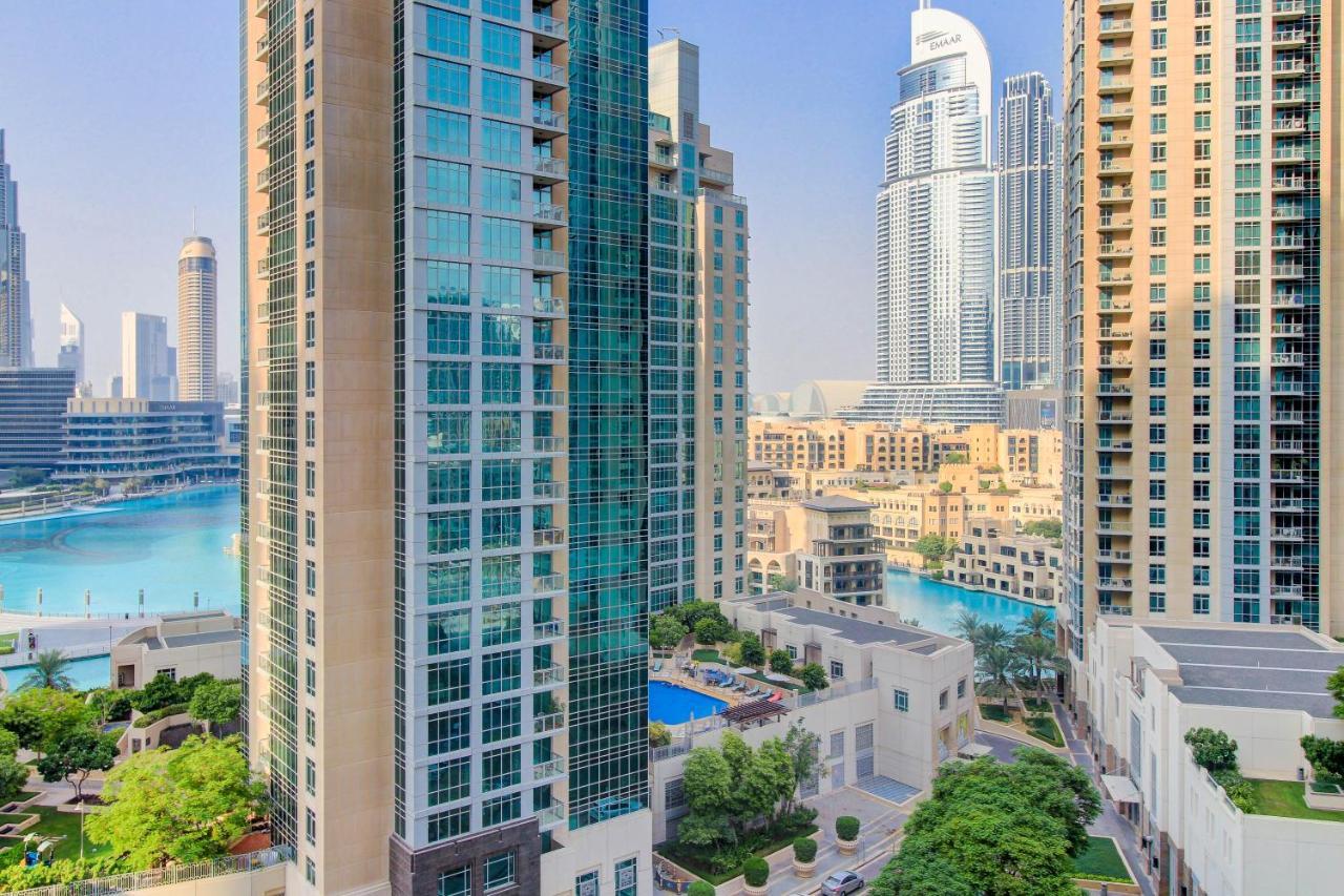 Daire Durrani Homes - Luxurious Near Mall With Pool View