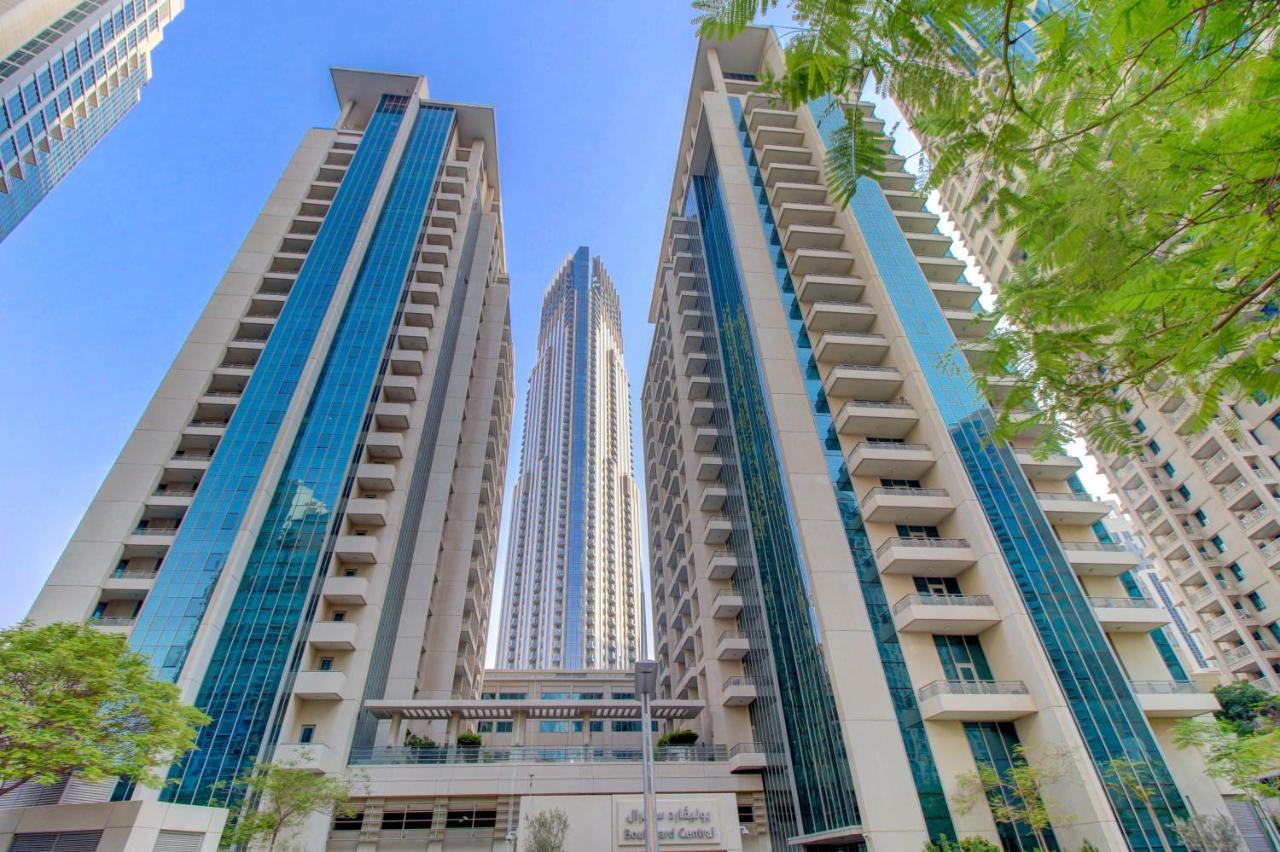 Daire Durrani Homes - Luxurious Near Mall With Pool View